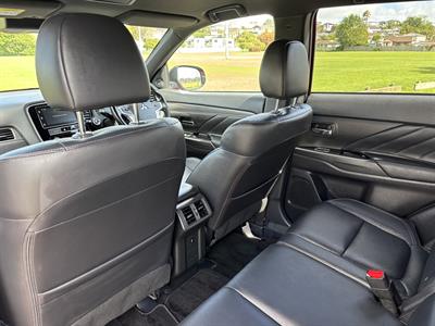 2019 Mitsubishi Outlander - Thumbnail