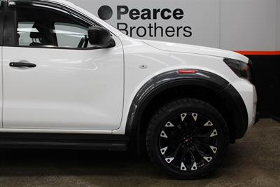 2022 Nissan Navara - Thumbnail