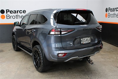 2021 Isuzu Mu-X - Thumbnail