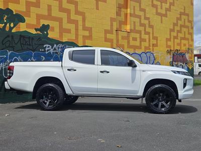 2020 Mitsubishi Triton - Thumbnail