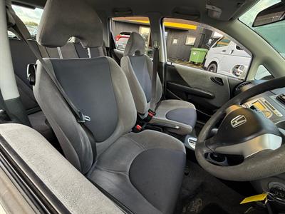2005 Honda FIT - Thumbnail