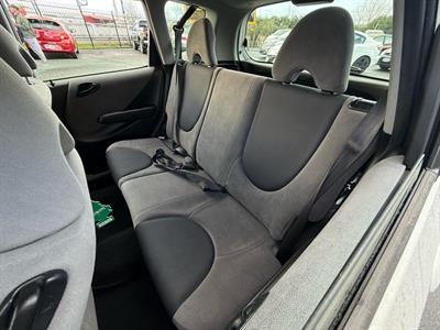 2005 Honda FIT - Thumbnail