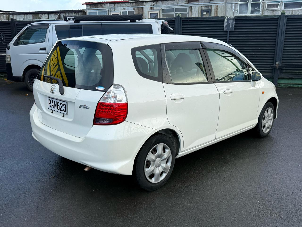 2005 Honda FIT