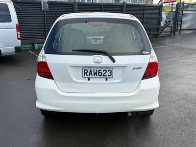 2005 Honda FIT - Thumbnail
