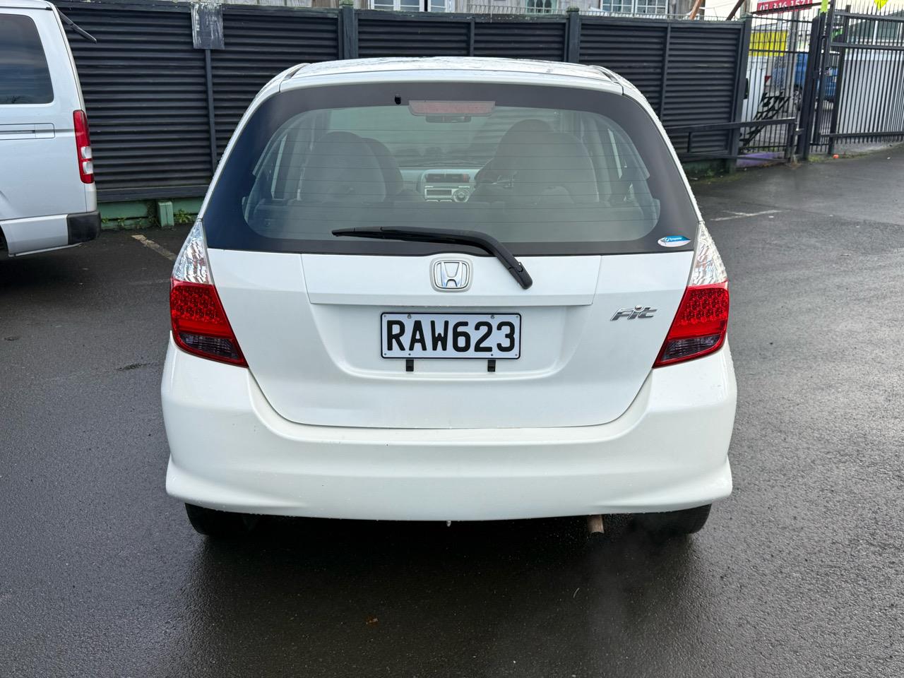 2005 Honda FIT
