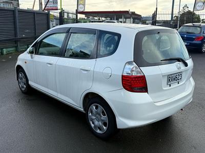 2005 Honda FIT - Thumbnail