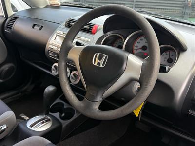 2005 Honda FIT - Thumbnail