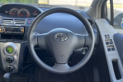 2007 Toyota Vitz - Thumbnail