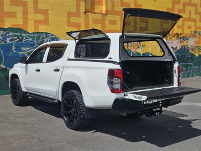 2020 Mitsubishi Triton - Thumbnail