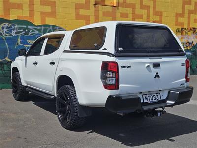 2020 Mitsubishi Triton - Thumbnail