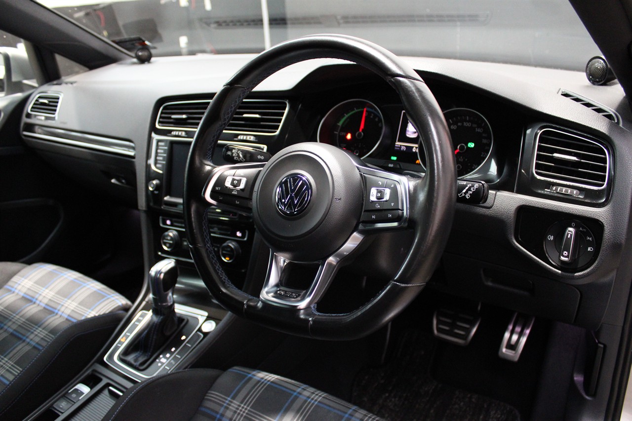 2016 Volkswagen GOLF