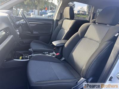 2021 Mitsubishi Outlander - Thumbnail