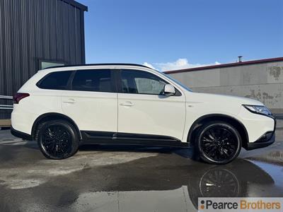 2021 Mitsubishi Outlander - Thumbnail