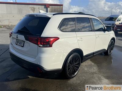 2021 Mitsubishi Outlander - Thumbnail