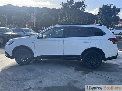 2021 Mitsubishi Outlander - Thumbnail