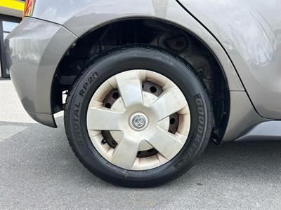 2004 Toyota Ist - Thumbnail