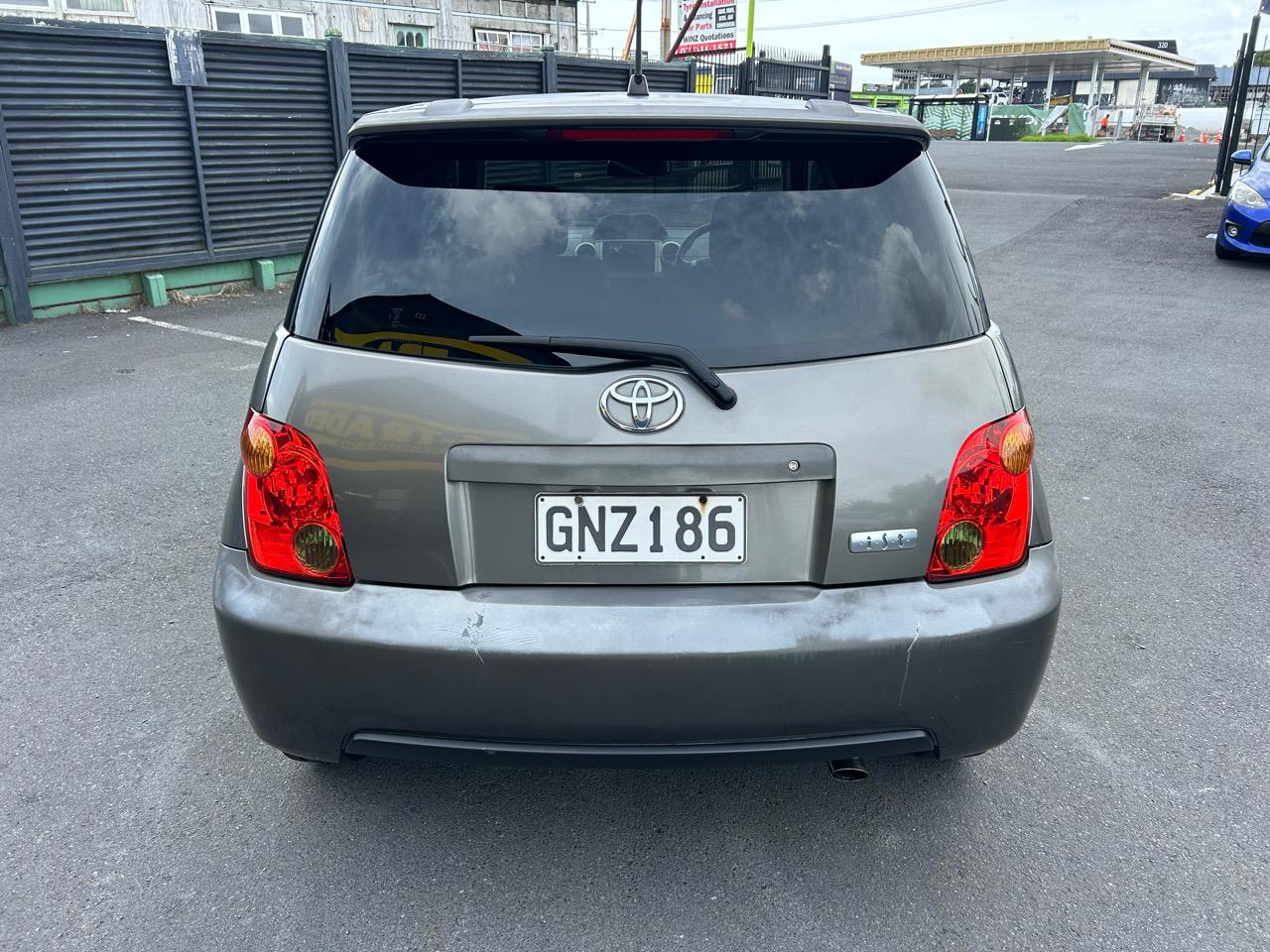 2004 Toyota Ist
