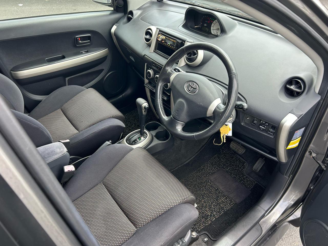 2004 Toyota Ist