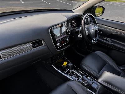 2021 Mitsubishi Outlander - Thumbnail