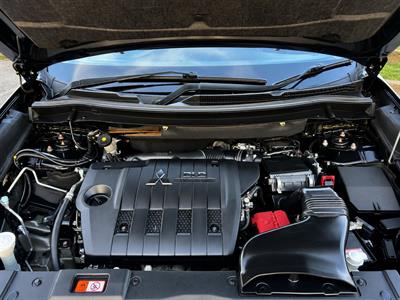 2021 Mitsubishi Outlander - Thumbnail