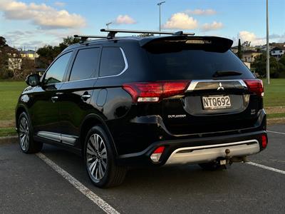 2021 Mitsubishi Outlander - Thumbnail