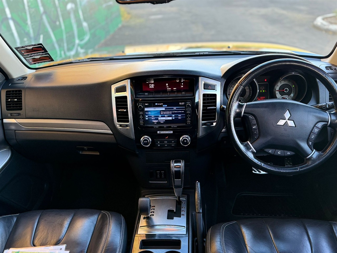 2015 Mitsubishi Pajero