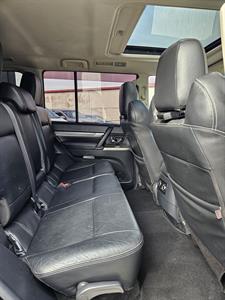 2015 Mitsubishi Pajero - Thumbnail