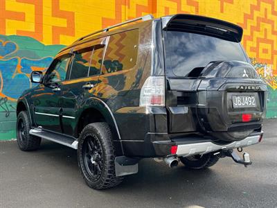 2015 Mitsubishi Pajero - Thumbnail