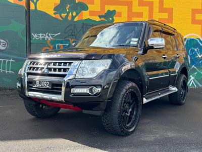 2015 Mitsubishi Pajero - Thumbnail