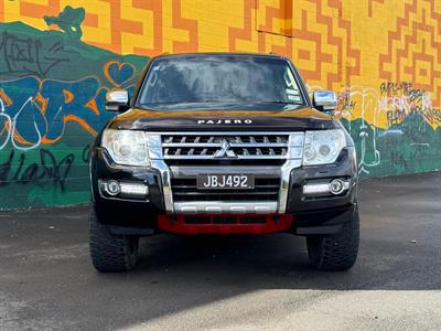 2015 Mitsubishi Pajero - Thumbnail