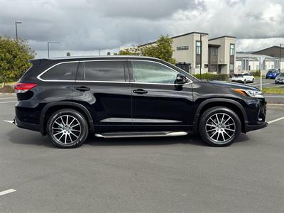 2019 Toyota Highlander - Thumbnail