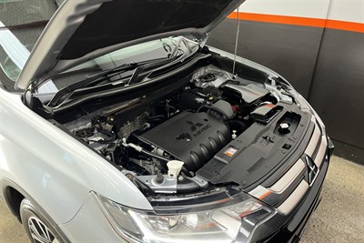 2018 Mitsubishi Outlander - Thumbnail