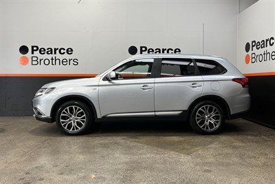 2018 Mitsubishi Outlander - Thumbnail
