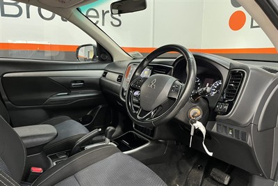 2018 Mitsubishi Outlander - Thumbnail
