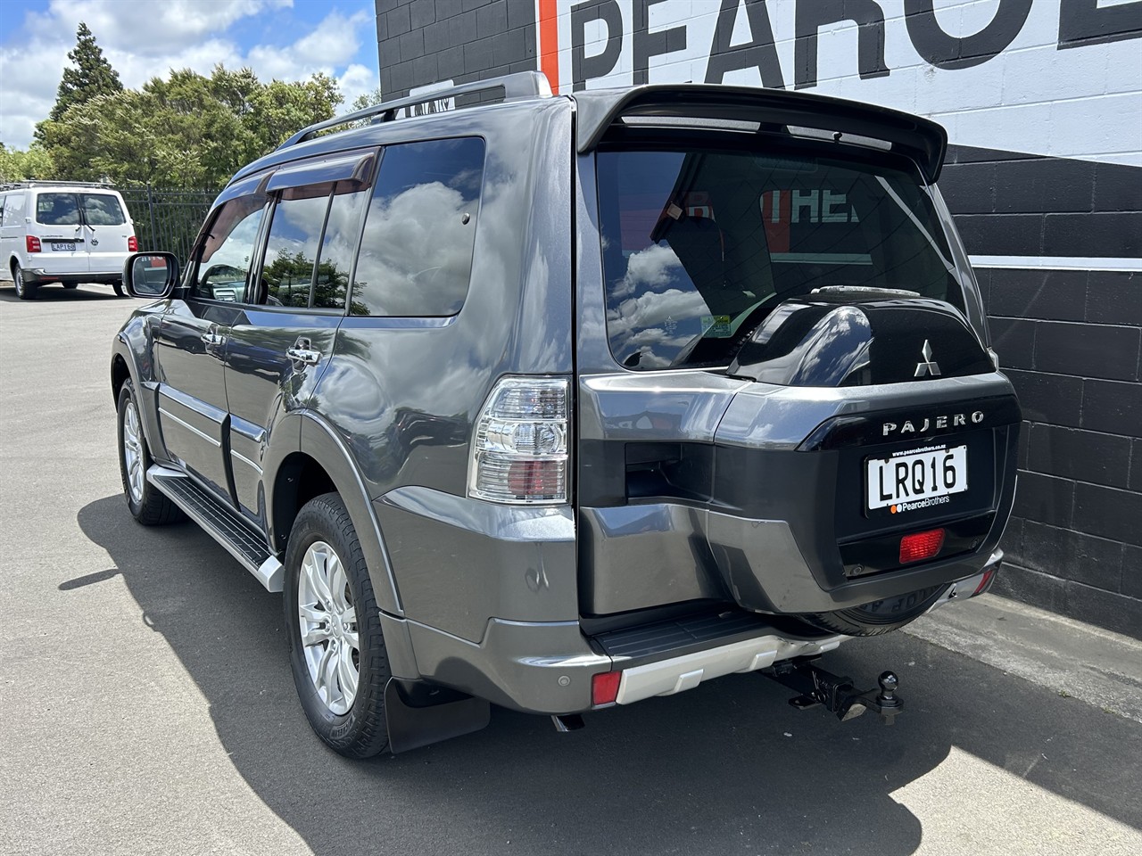 2018 Mitsubishi Pajero