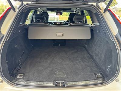 2020 Volvo Xc60 - Thumbnail