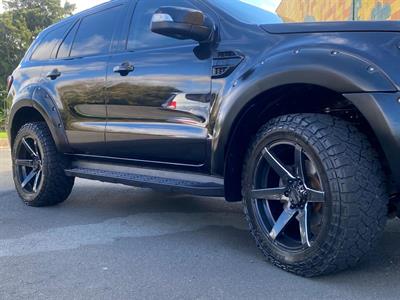 2015 Ford Everest - Thumbnail