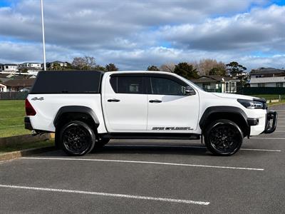 2025 Toyota Hilux - Thumbnail