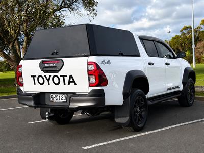 2025 Toyota Hilux - Thumbnail