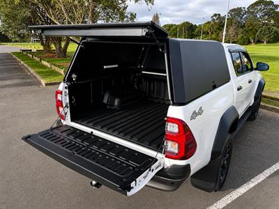 2025 Toyota Hilux - Thumbnail