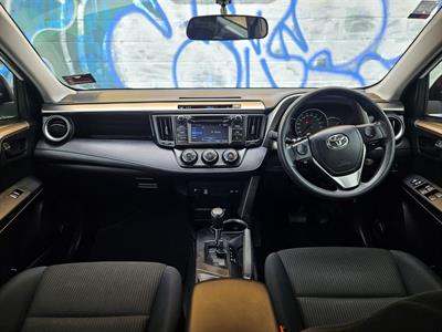 2018 Toyota RAV4 - Thumbnail