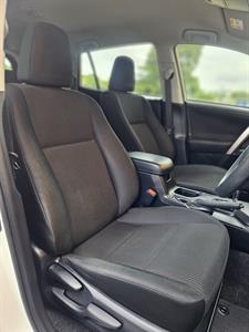 2018 Toyota RAV4 - Thumbnail