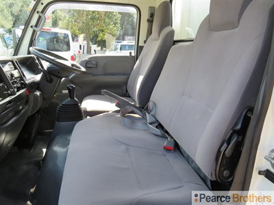 2014 Isuzu Elf - Thumbnail