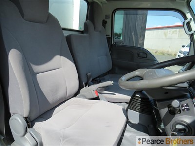 2014 Isuzu Elf - Thumbnail