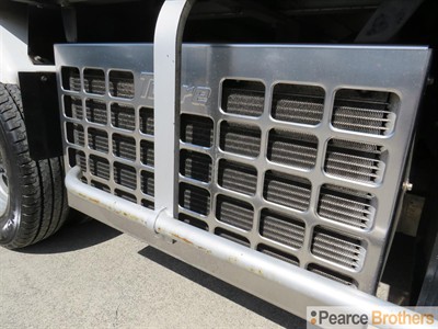 2014 Isuzu Elf - Thumbnail