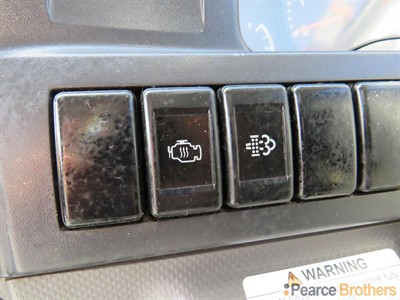 2014 Isuzu Elf - Thumbnail