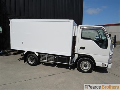 2014 Isuzu Elf - Thumbnail