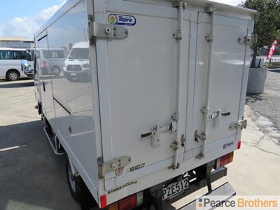2014 Isuzu Elf - Thumbnail