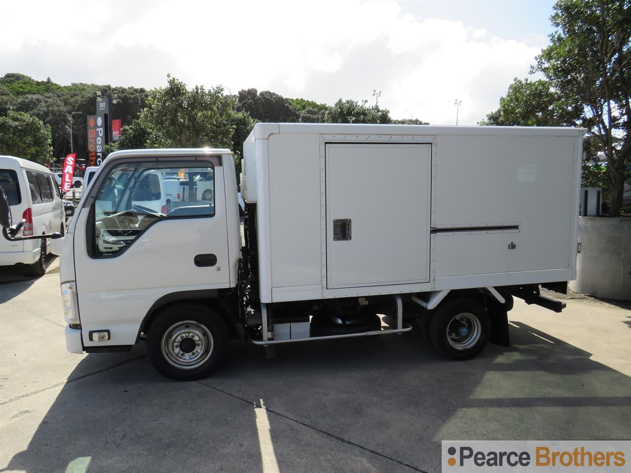 2014 Isuzu Elf