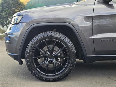 2017 Jeep GRAND CHEROKEE - Thumbnail